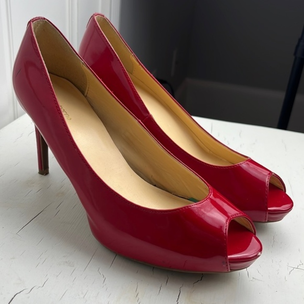 Liz Claiborne red heels Size 9.5 Christmas red!!